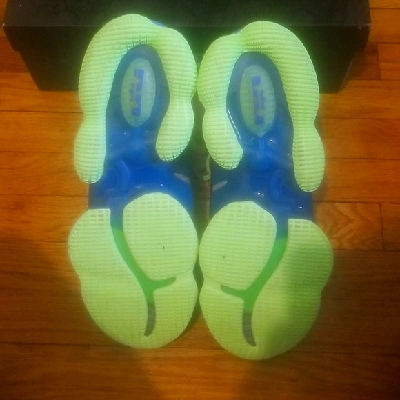 Lebron XIX - Picture 7 of 12